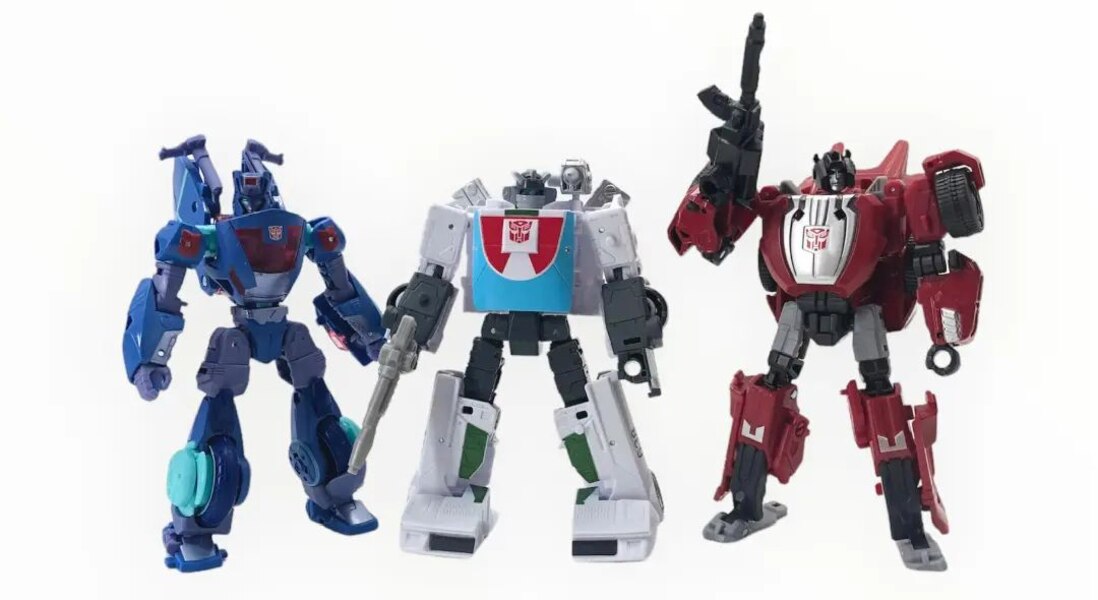 Image Of G1 Wheeljack New In Hand Compares With Generations Figures  (1 of 6)